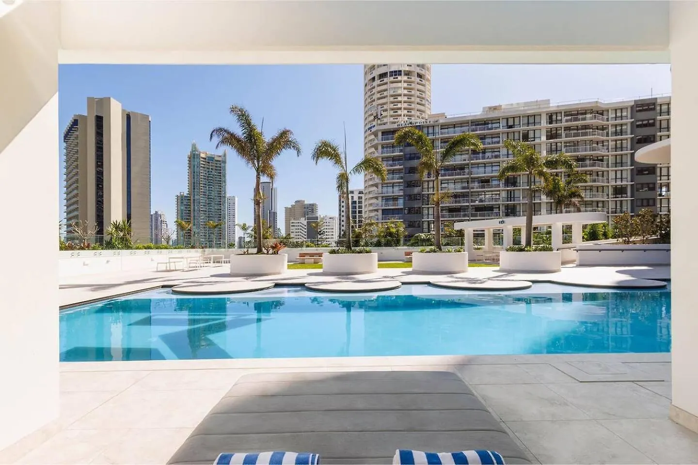 Apartment Clear Water Serenade Lv 50 Plus Skyhome At Ocean Meriton Gold Coast