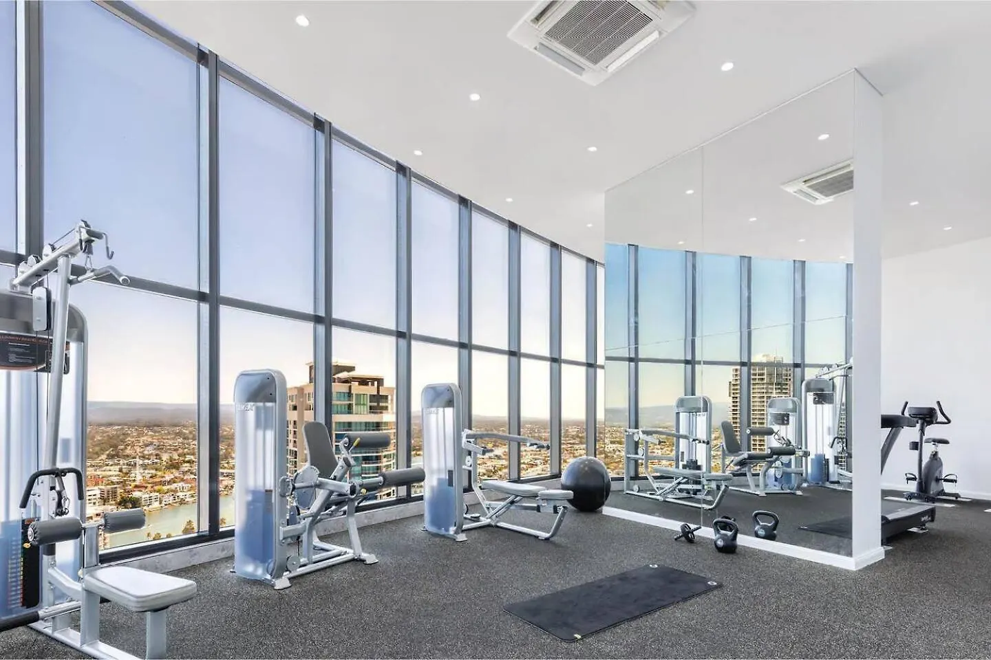 Clear Water Serenade Lv 50 Plus Skyhome At Ocean Meriton Gold Coast Apartment