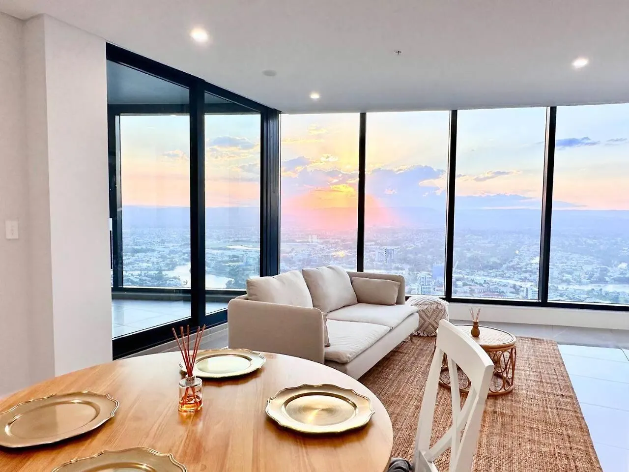 Clear Water Serenade Lv 50 Plus Skyhome At Ocean Meriton Gold Coast Apartment