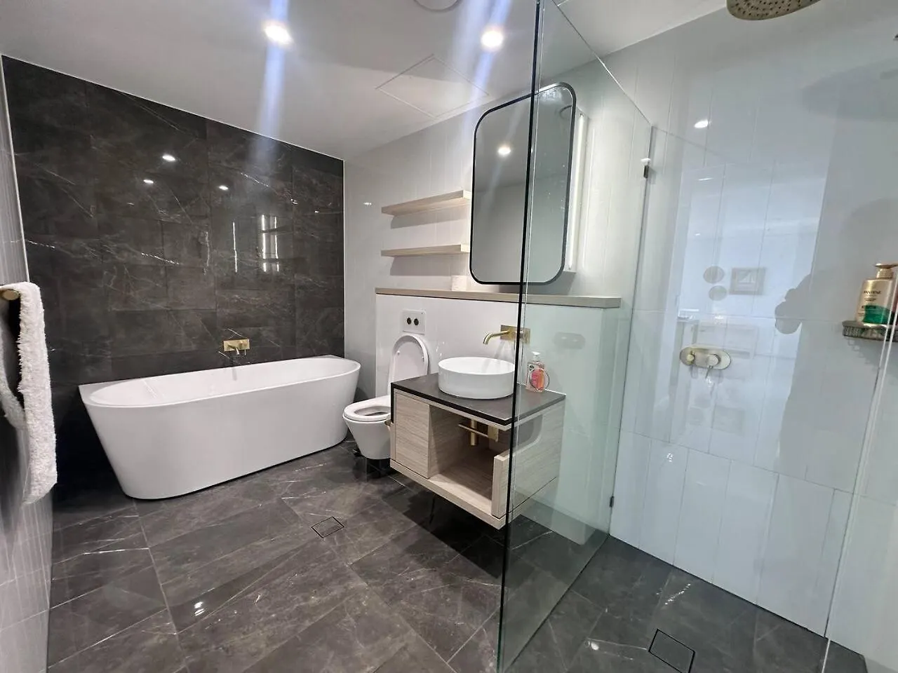 Apartment Clear Water Serenade Lv 50 Plus Skyhome At Ocean Meriton Gold Coast