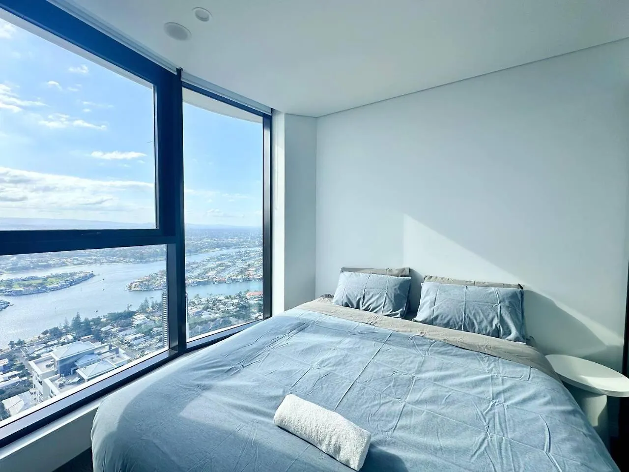 Clear Water Serenade Lv 50 Plus Skyhome At Ocean Meriton Gold Coast Apartment