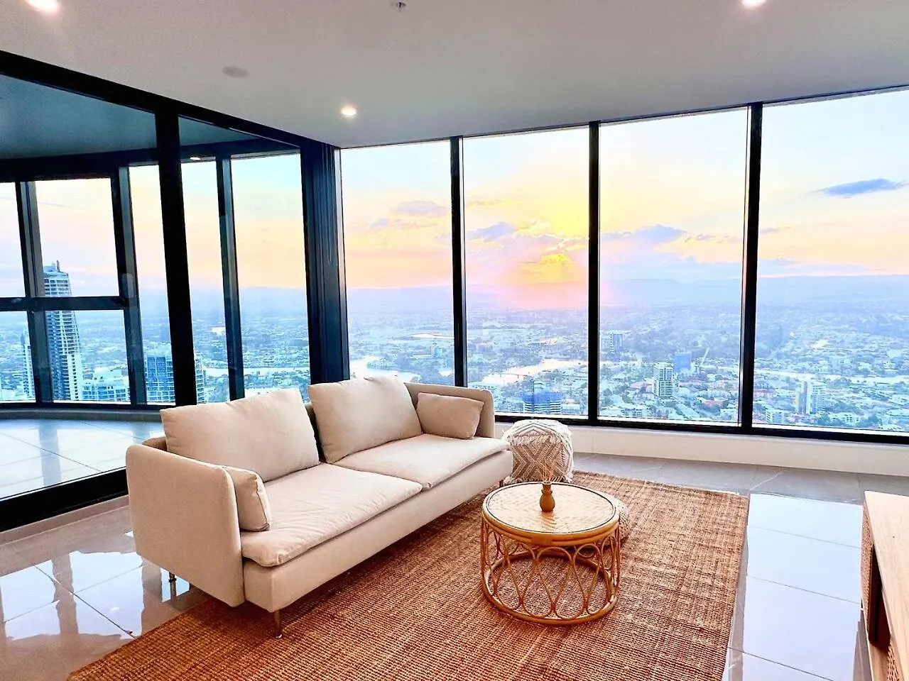 Apartment Clear Water Serenade Lv 50 Plus Skyhome At Ocean Meriton Gold Coast Australia
